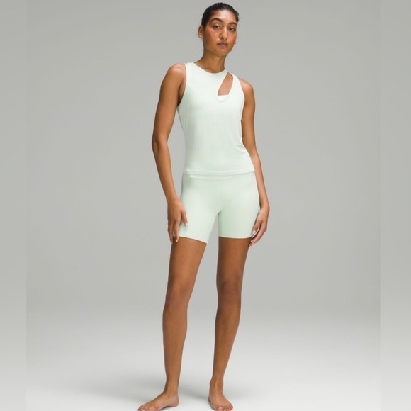 LULULEMON In Pistachio Green Shoulder YOGA tank NWT, Size 6 - Picture 2 of 11